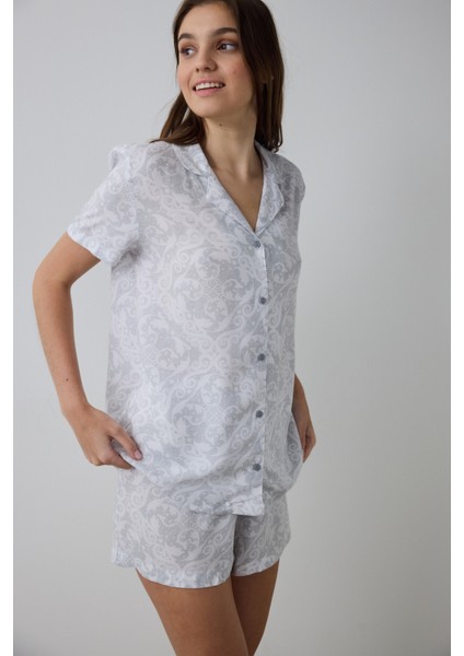 Açık Gri Roses Gömlek Yakalı Kısa Kollu Şortlu Pijama Takımı