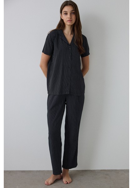 Siyah Çizgili Gömlek Yaka Kısa Kollu Pijama Takımı