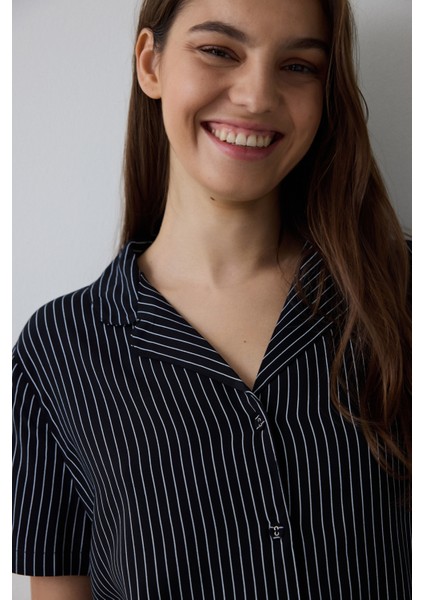 Siyah Çizgili Gömlek Yaka Kısa Kollu Pijama Takımı fiyatları