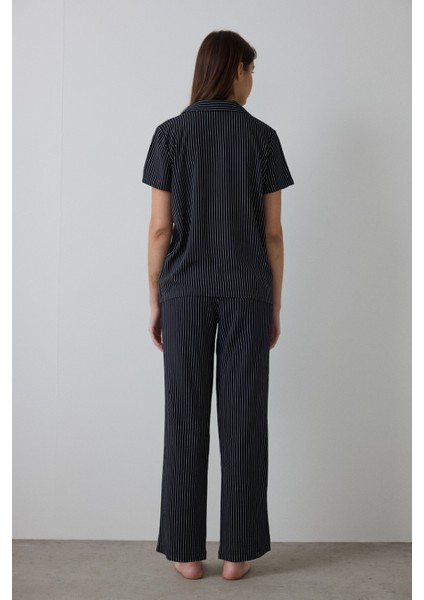 Siyah Çizgili Gömlek Yaka Kısa Kollu Pijama Takımı fırsatları