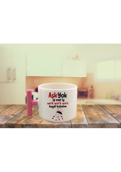 Renkli Yazılı Kulplu Fincan, Kahve ve Latte Keyfi Için Ideal, Şık ve Kullanışlı Tasarım