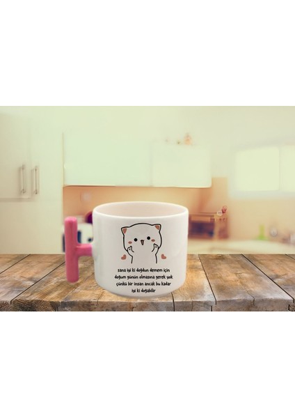 Renkli Mochi Kedi Baskılı T-Shirt, Şık ve Rahat Tasarım