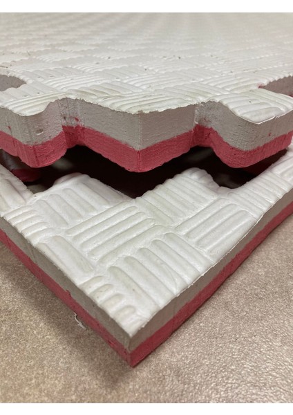 Kırmızı ve Beyaz Renkli 26MM 100X100 Tatami Minder, Şık ve Rahat Kullanım Için Ideal modelleri