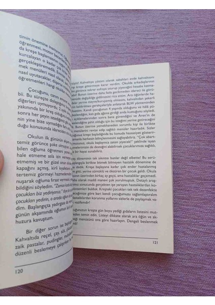 Liderliğinde Beslenme Blw (Blw Türkiye Bebeklerinin Ek Gıdaya Geçiş Hikayeleri ve Temel TARIFLER)2019 Yili 1,basim 319 Sayfadir