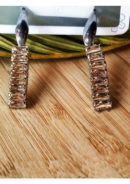 Lüks Figürlü Gösterişli Parıltılı Küpe