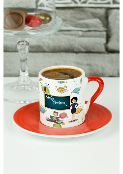 Türkçe Öğretmeni Için Kırmızı Türk Kahvesi Fincanı Keyifli Sunum