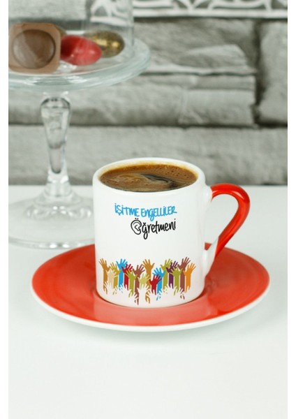Renkli Işitme Engelliler Öğretmeni Türk Kahvesi Fincanı