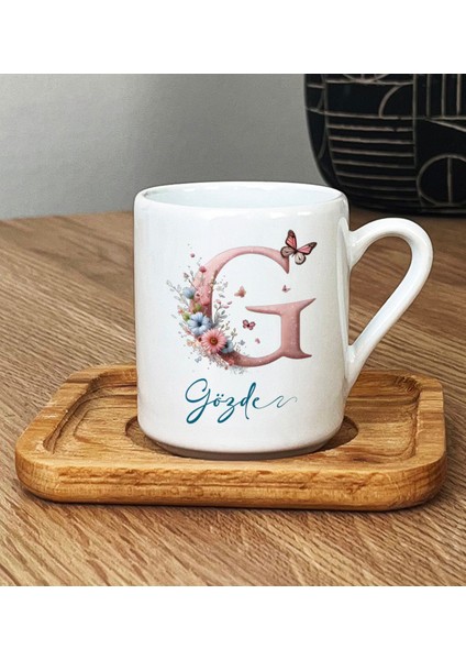 Kişiye Özel Çiçekli Kelebekli G Harfli Kahve Fincanı Ahşap Altık modelleri