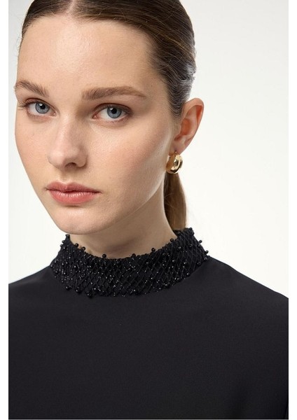 Yaka ve Kol Taş Detaylı Kuşaklı Siyah Tunik T-1551