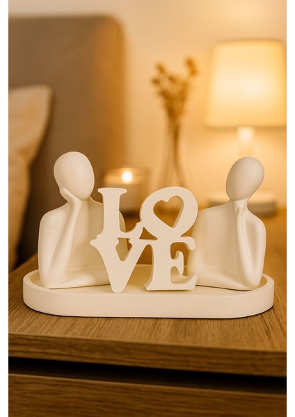 Minimalist Aşk Heykeli – Love Yazılı Çift Figürlü Beton Obje