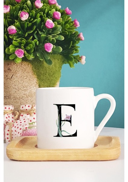 Çiçek Desenli E Harfli Türk Kahvesi Fincanı Ahşap Altık, Şık ve Zarif Tasarım fiyatları