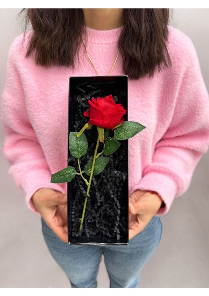 Romantik Hediye Siyah Kutuda Kırmızı Kadife Gül Sevgiliye Cicek Sevgiliye Ozel Sevgiliye Hediye modelleri