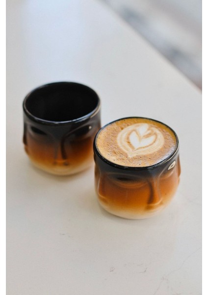 Iki Adet Şık Beyaz Kahve Fincanı Takımı, Zarif ve Kullanışlı Tasarım