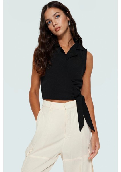 Bağlamalı Crop Bluz Dokuma Kumaştan Şık ve Rahat Bir Seçim Özel Tasarım Modern Stil