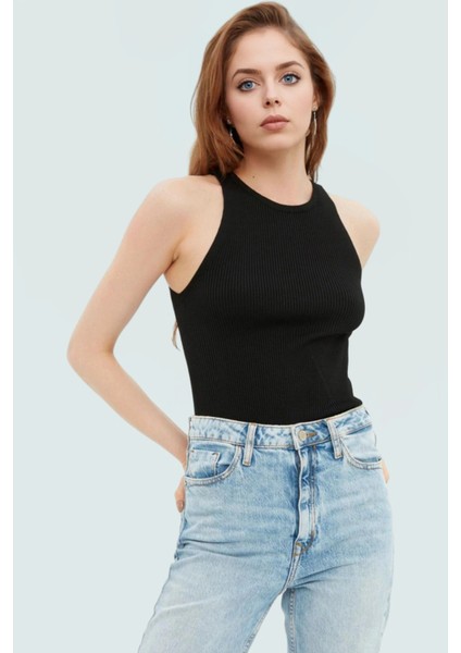 Şık Viskoz Bluz Fitted Bisiklet Yaka Kolsuz Yaz Koleksiyonu Günlük Kullanım Rahat ve