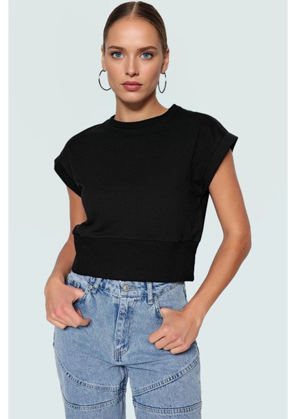 Kolsuz Crop Bluz Renk Regular Kalıp Polyester Örme Kumaş Profesyonel Görünüm Rahat Kullanım