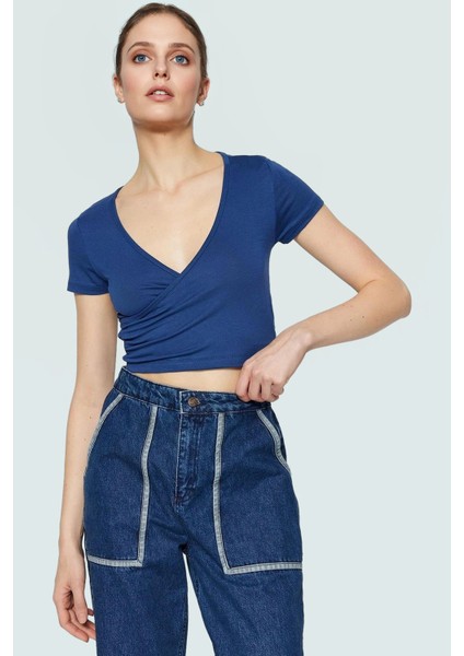 Rahat ve Şık Viskoz Bluz Kruvaze Crop V Yaka Fitted Modern Stil Konforlu Kesim