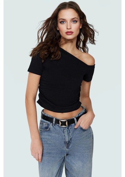 Asimetrik Yaka Basic Crop Bluz Örme Pamuklu Kumaş Yazlık Günlük Kombin Trend Tasarım