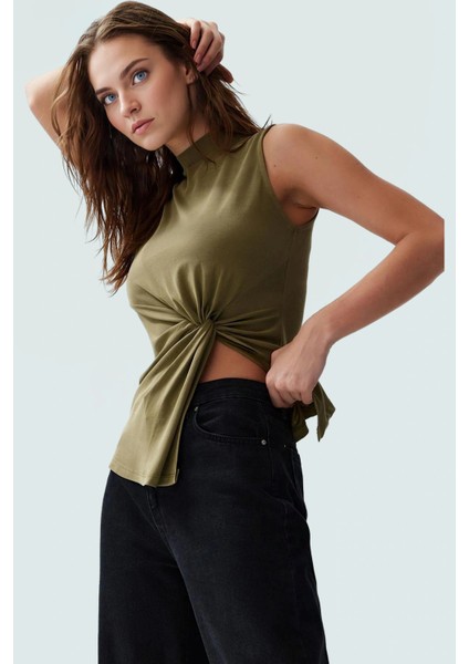 71% Modal 29% Polyester Bluz Dik Yaka Asimetrik Kolsuz Tasarım Kaliteli Işçilik Uzun Ömürlü