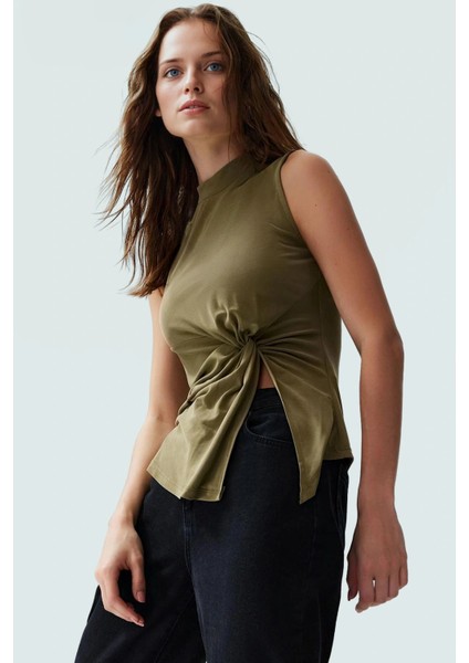 71% Modal 29% Polyester Bluz Dik Yaka Asimetrik Kolsuz Tasarım Kaliteli Işçilik Uzun Ömürlü modelleri