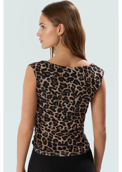 Basic Crop Bluz Örme Tül Kumaş Kare Yaka Günlük Stil Modern Konforlu Kesim Seçkin Malzeme modelleri