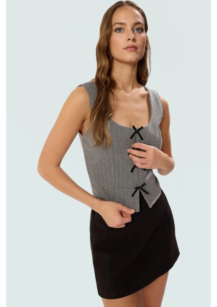 Yazlık Casual Örme Bluz Havuz Yaka Fitted Kalıp Kurdele Detay Premium Kalite Mükemmel Uyum