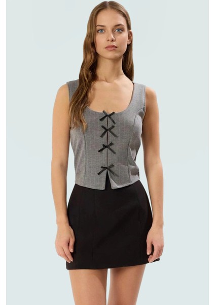 Yazlık Casual Örme Bluz Havuz Yaka Fitted Kalıp Kurdele Detay Premium Kalite Mükemmel Uyum fiyatları