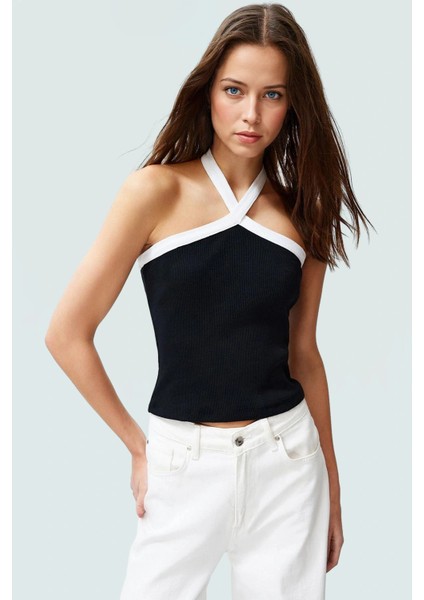 Kolsuz Fitted Bluz Renk Bloklu Desen ve Pamuklu Kumaş Rahat Kullanım Kaliteli Işçilik