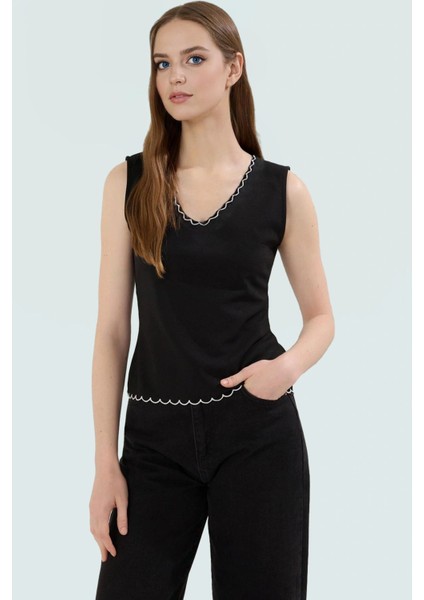 Şık ve Rahat Örme Bluz V Yaka Fitted Nakış Detayları Yazlık Dayanıklı Malzeme