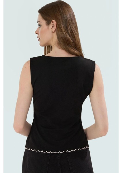 Şık ve Rahat Örme Bluz V Yaka Fitted Nakış Detayları Yazlık Dayanıklı Malzeme modelleri