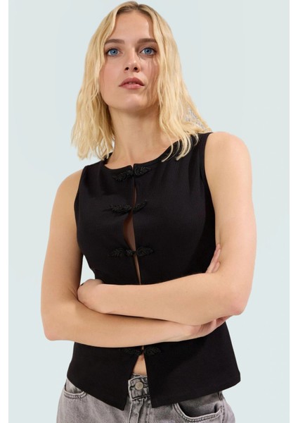 Yazlık Kaşkorse Bluz Aksesuar Detaylı Fitted Kalıp Pamuklu Kumaş Mükemmel Uyum Modern Stil