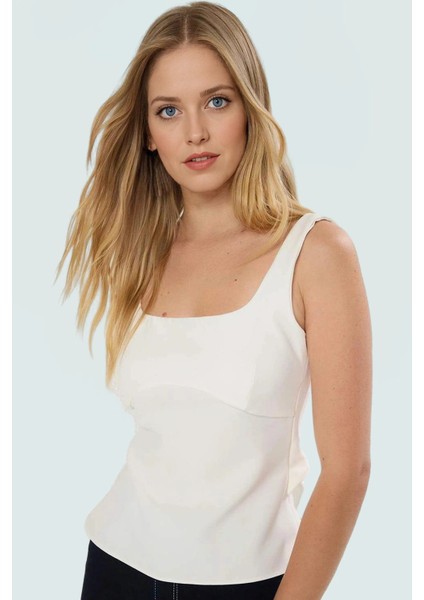 Sırt Fiyonklu Bluz Fitted Kalıp %88 Polyester Yazlık Casual Şık Görünüm Trend Tasarım modelleri