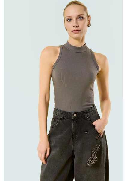 Dik Yaka Örme Bluz Fitted Kalıp %100 Polyester Yazlık Günlük Konforlu Kesim Şık Görünüm fiyatları