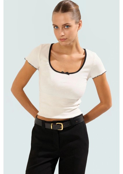 Pamuklu Örme Bluz Fitted Kalıp Havuz Yaka Kısa Kol Modern Stil Trend Tasarım