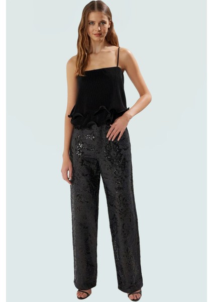 Yazlık Kolsuz Kare Yaka Fitted Pilise Bluz Polyester Örme Kumaş Modern Stil Rahat ve Şık
