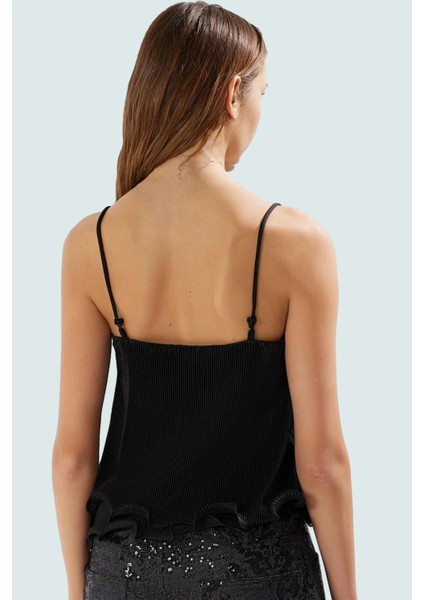 Yazlık Kolsuz Kare Yaka Fitted Pilise Bluz Polyester Örme Kumaş Modern Stil Rahat ve Şık modelleri