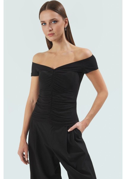 Rahat ve Şık Örme Bluz Carmen Yaka Kısa Kol Regular Kalıp Profesyonel Görünüm fiyatları