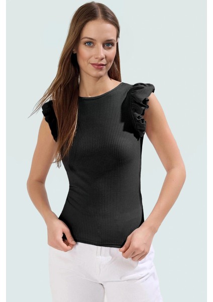 Nefes Alan Polyester Elastan Bluz Bisiklet Yaka Fırfırlı Detaylar Profesyonel Görünüm Premium Kalite