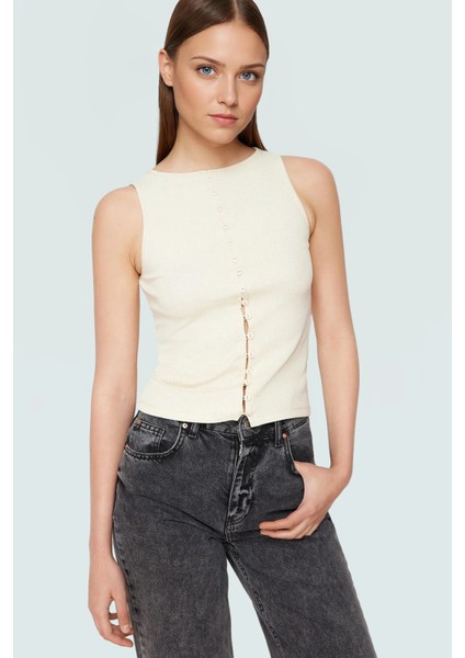 Kadın Kolsuz Örme Bluz Kayık Yaka Fitted Kalıp Rahat Günlük Stil ve Şık Modern