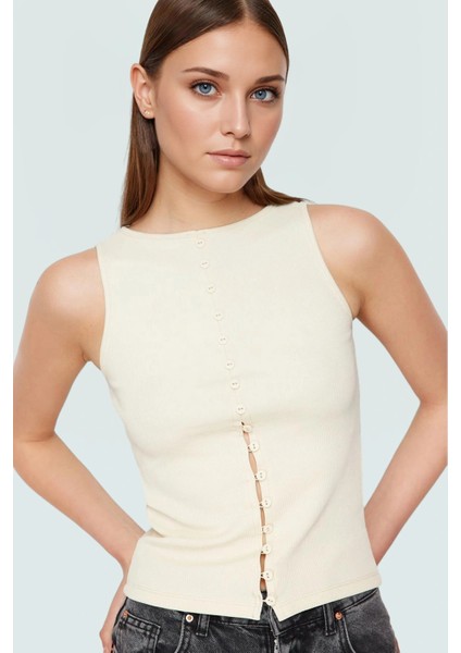 Kadın Kolsuz Örme Bluz Kayık Yaka Fitted Kalıp Rahat Günlük Stil ve Şık Modern fiyatları