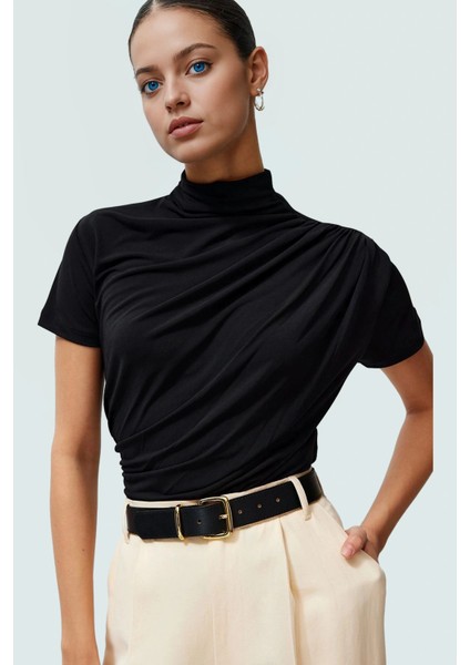 Yazlık Kısa Kollu Bluz Esnek Örme Dik Yaka Fitted Kalıp Mükemmel Uyum Trend Tasarım