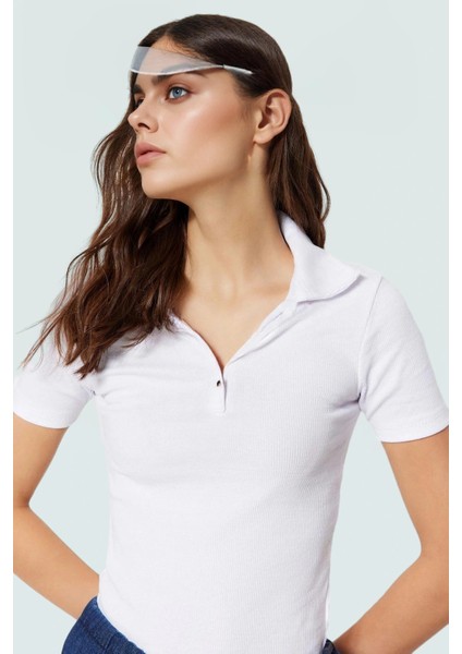 Fitted Vücut Oturan Fermuarlı Polo Yaka Kısa Kollu Bluz %70 Polyester Rahat ve Şık