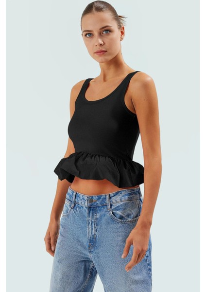 Yazlık Crop Bluz Pamuklu Örme Kumaş Kolsuz Havuz Yaka Feminen Zarifane Tasarım Rahat ve Şık