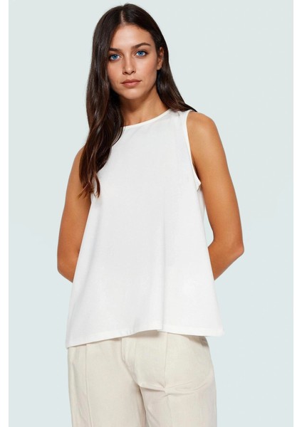 Şık ve Rahat Kolsuz Bluz Polyester Krep Örme Regular Kalıp Premium Kalite Profesyonel Görünüm