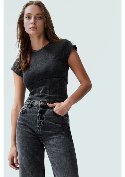 Örme Bluz Yazlık Crop Model Bisiklet Yaka Rahat ve Şık Günlük Stil Kullanım