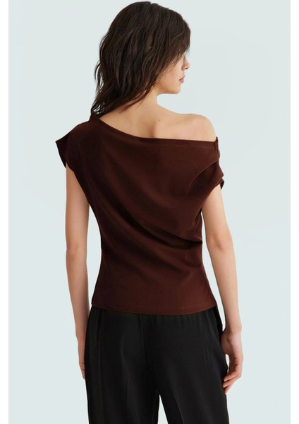 Şık Dökümlü Örme Bluz Asimetrik Yaka Kısa Kol Regular Kalıp Özel Tasarım Modern Stil modelleri