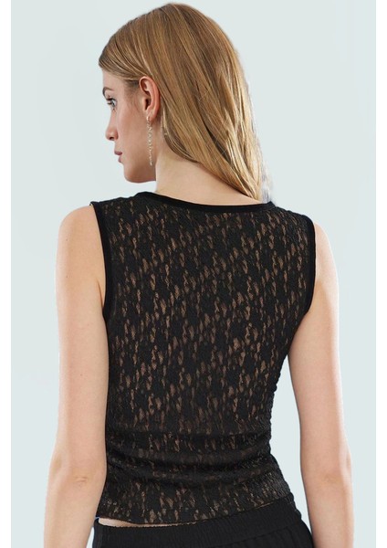 Kadın Moda Siyah Dantel Basic Bluz – Fitted Kontrast Astar V-Yaka modelleri