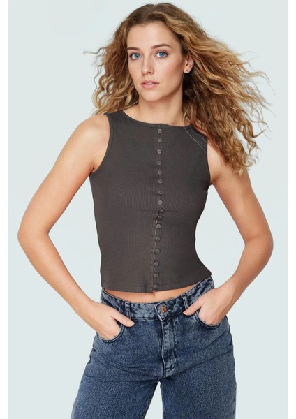Kadın Kolsuz Örme Bluz Kayık Yaka Fitted Kalıp Rahat Günlük Stil ve Şık Modern fiyatları