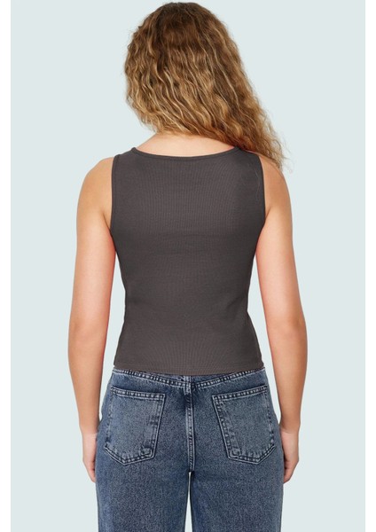 Kadın Kolsuz Örme Bluz Kayık Yaka Fitted Kalıp Rahat Günlük Stil ve Şık Modern modelleri