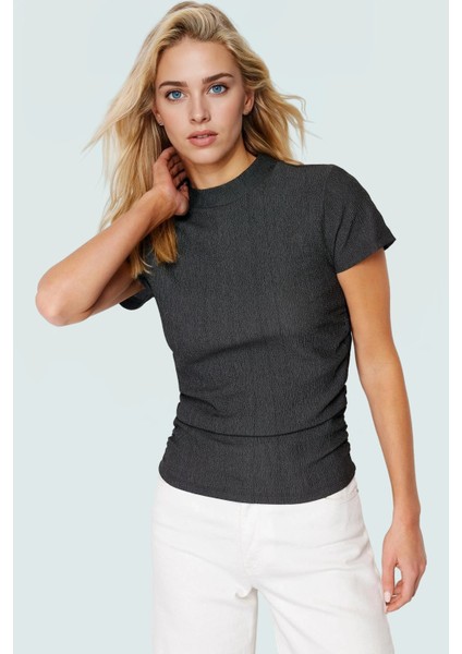 Polyester Karışımlı Bluz Crop Boy Fitted Kalıp Kısa Kol Seçkin Malzeme Dayanıklı fiyatları